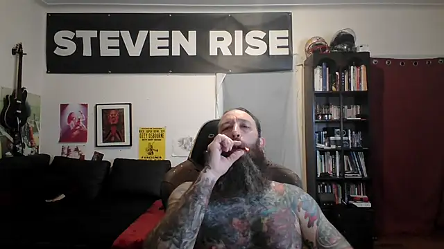 Snapshot of StevenRiseNYC chatting on 06.01.26 StevenRiseNYC online show from 06.01.26