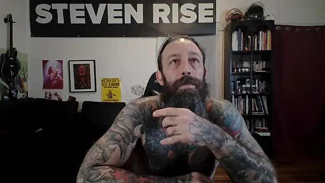 Snapshot of StevenRiseNYC chatting on 06.03.26 StevenRiseNYC online show from 06.03.26
