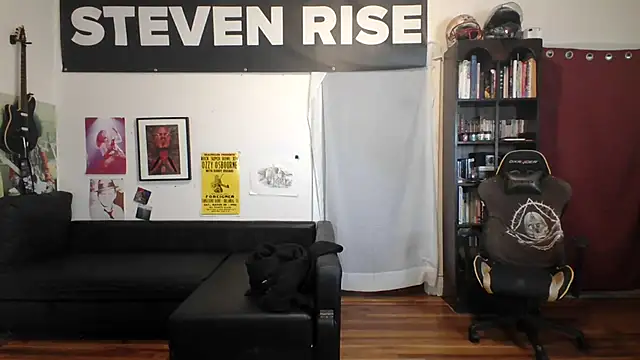 Snapshot of StevenRiseNYC chatting on 06.03.26 StevenRiseNYC online show from 06.03.26