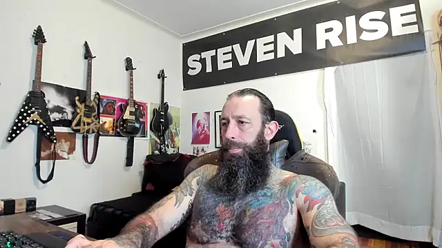 Snapshot of StevenRiseNYC chatting on 06.07.26 StevenRiseNYC online show from 06.07.26