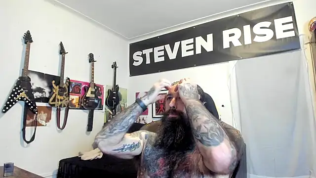 Snapshot of StevenRiseNYC chatting on 06.17.26 StevenRiseNYC online show from 06.17.26