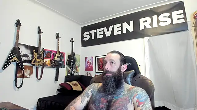 Snapshot of StevenRiseNYC chatting on 06.18.26 StevenRiseNYC online show from 06.18.26
