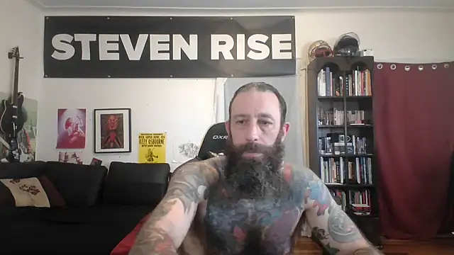 Snapshot of StevenRiseNYC chatting on 06.19.26 StevenRiseNYC online show from 06.19.26