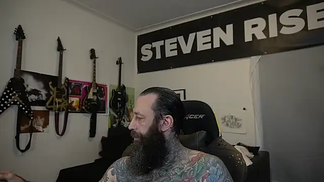 Snapshot of StevenRiseNYC chatting on 07.04.26 StevenRiseNYC online show from 07.04.26