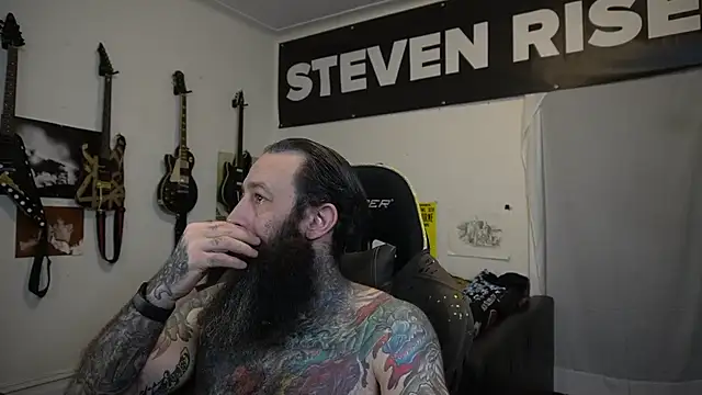 Snapshot of StevenRiseNYC chatting on 07.15.26 StevenRiseNYC online show from 07.15.26