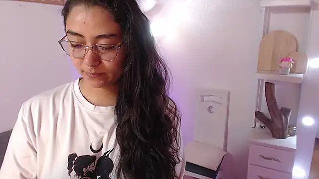  Kim  M online show from 11.19.25