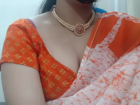 Snapshot of Lovely_Siri_23 chatting on 12.15.25 Lovely Siri 23 online show from 12.15.25