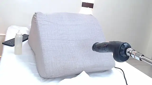 Snapshot of _julyy_ chatting on 03.14.25 julyy online show from 03.14.25