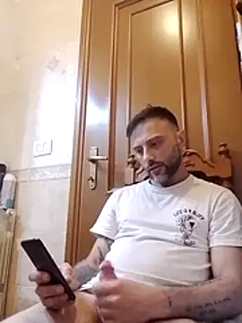 Snapshot of coppiasenzacensura chatting on 06.05.26 coppiasenzacensura online show from 06.05.26