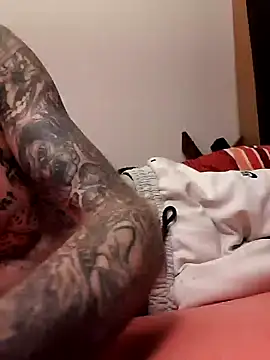 Snapshot of PIercingBoy38 chatting on 01.08.25 PIercingBoy38 online show from 01.08.25