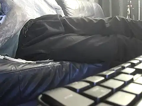 Snapshot of PIercingBoy38 chatting on 01.11.25 PIercingBoy38 online show from 01.11.25