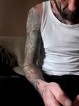 Snapshot of PIercingBoy38 chatting on 01.22.25 PIercingBoy38 online show from 01.22.25