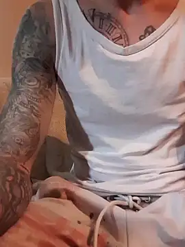 Snapshot of PIercingBoy38 chatting on 02.10.25 PIercingBoy38 online show from 02.10.25