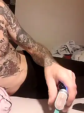 Snapshot of PIercingBoy38 chatting on 02.12.25 PIercingBoy38 online show from 02.12.25