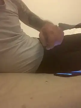 Snapshot of PIercingBoy38 chatting on 03.01.25 PIercingBoy38 online show from 03.01.25