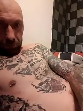 Snapshot of PIercingBoy38 chatting on 03.09.25 PIercingBoy38 online show from 03.09.25