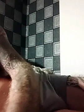 Snapshot of PIercingBoy38 chatting on 09.11.25 PIercingBoy38 online show from 09.11.25