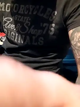 Snapshot of PIercingBoy38 chatting on 09.14.25 PIercingBoy38 online show from 09.14.25