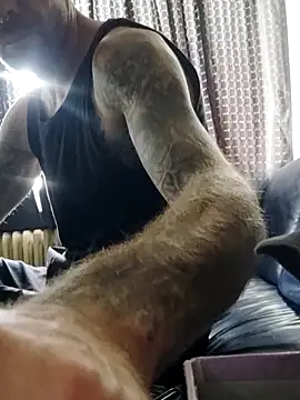 Snapshot of PIercingBoy38 chatting on 09.27.25 PIercingBoy38 online show from 09.27.25