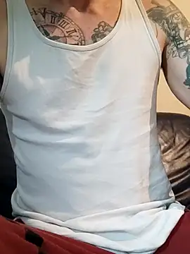 Snapshot of PIercingBoy38 chatting on 10.07.25 PIercingBoy38 online show from 10.07.25