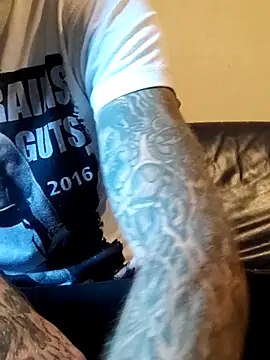 Snapshot of PIercingBoy38 chatting on 10.22.25 PIercingBoy38 online show from 10.22.25