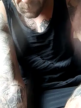 Snapshot of PIercingBoy38 chatting on 10.29.25 PIercingBoy38 online show from 10.29.25