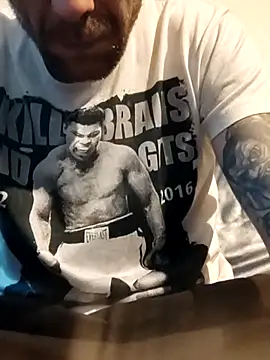 Snapshot of PIercingBoy38 chatting on 10.30.25 PIercingBoy38 online show from 10.30.25