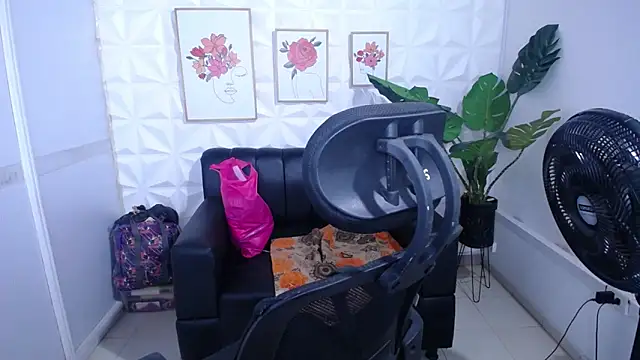 Valentinaa mature online show from 11.30.25