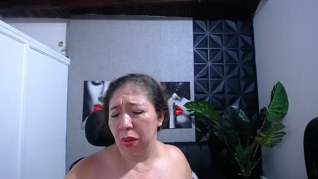 Snapshot of Valentinaa_mature chatting on 05.27.26 Valentinaa mature online show from 05.27.26