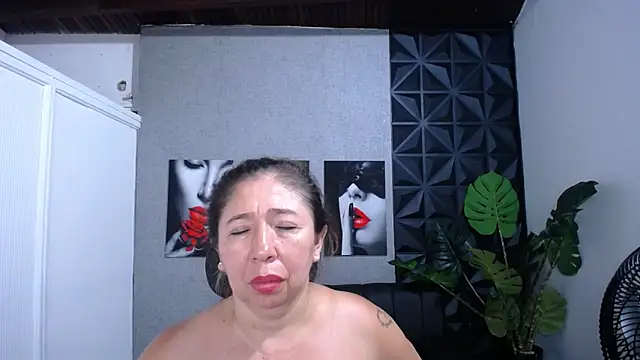 Snapshot of Valentinaa_mature chatting on 05.30.26 Valentinaa mature online show from 05.30.26
