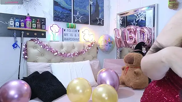 Snapshot of AnnaRedgrave chatting on 11.26.25 AnnaRedgrave online show from 11.26.25