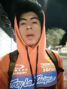 Snapshot of Alexander9827 chatting on 01.08.25 Alexander9827 online show from 01.08.25