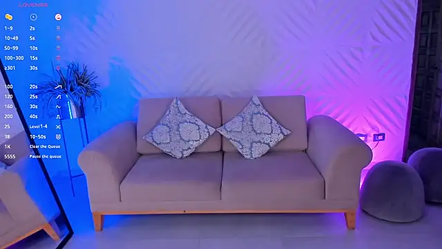 LizzHamilton   online show from 01.28.25