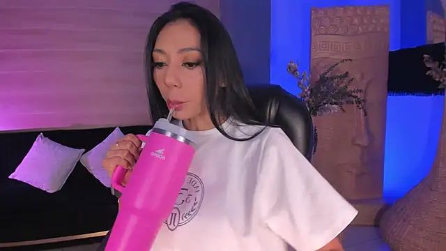 LizzHamilton   online show from 09.24.25