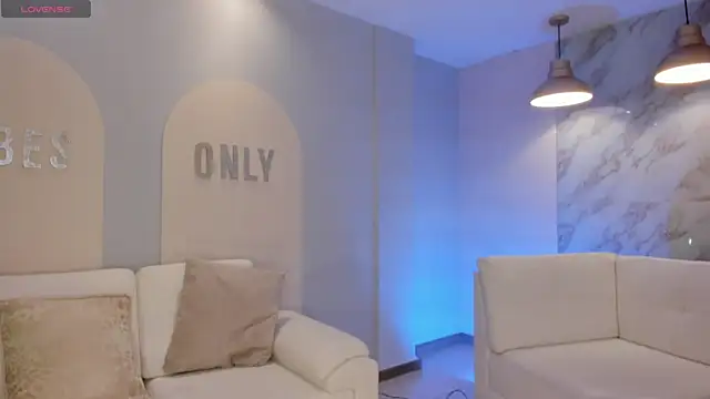 LizzHamilton   online show from 11.02.25