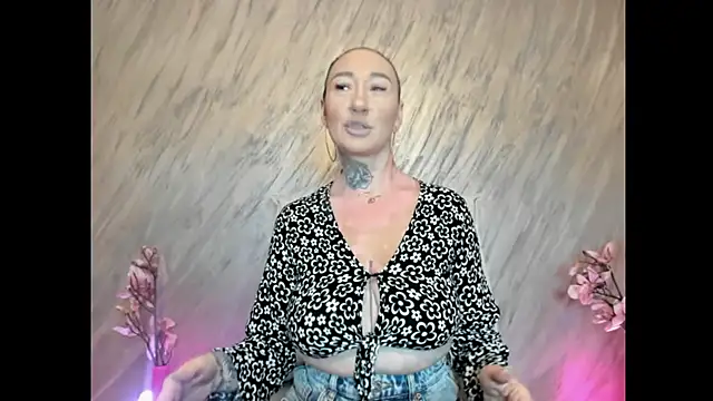 Rayanablackandwhite online show from 05.28.26
