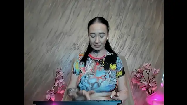 Rayanablackandwhite online show from 06.30.26