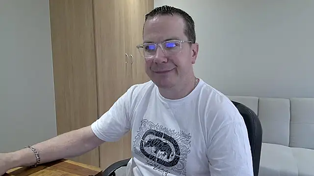 BrettJ81 online show from 10.26.25