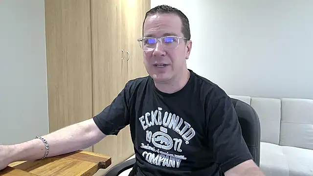 BrettJ81 online show from 10.31.25