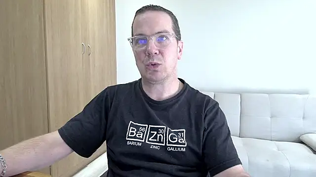 BrettJ81 online show from 04.10.26