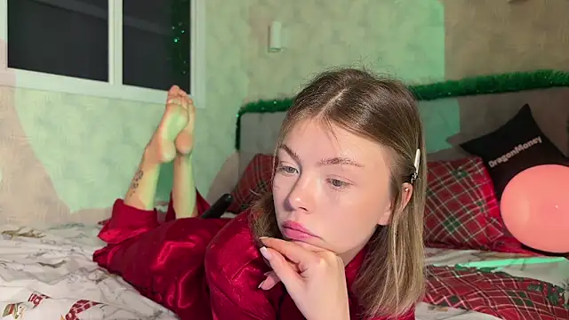 Snapshot of Aliceimhorny chatting on 12.26.24 Aliceimhorny online show from 12.26.24