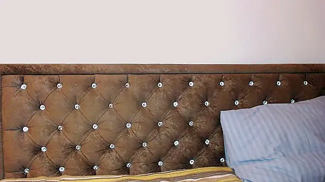 Sara4uu online show from 12.15.25