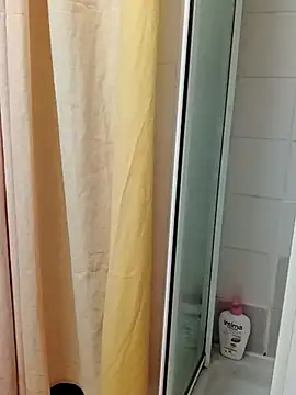 Snapshot of JOHANNA9MOI02 chatting on 10.24.25 JOHANNA9MOI02 online show from 10.24.25