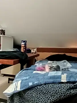 Snapshot of JOHANNA9MOI02 chatting on 11.22.25 JOHANNA9MOI02 online show from 11.22.25