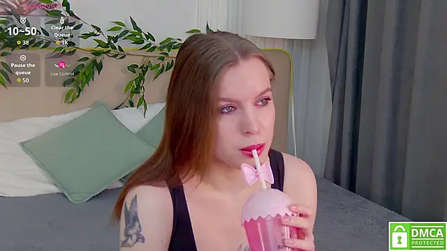 Snapshot of AmaliaBell chatting on 11.21.25 AmaliaBell online show from 11.21.25