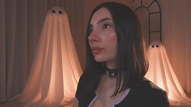 AmyArmstrong online show from 10.18.25