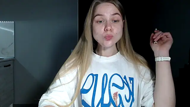 Snapshot of Sunbeam_ chatting on 04.02.26 Sunbeam online show from 04.02.26
