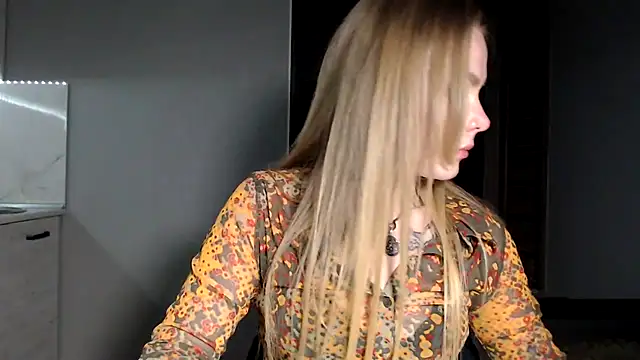 Snapshot of Sunbeam_ chatting on 04.25.26 Sunbeam online show from 04.25.26