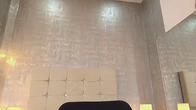 Snapshot of Baby_Venuss chatting on 01.11.25 Baby Venuss online show from 01.11.25