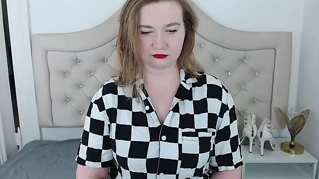 LaraDream online show from 01.30.25